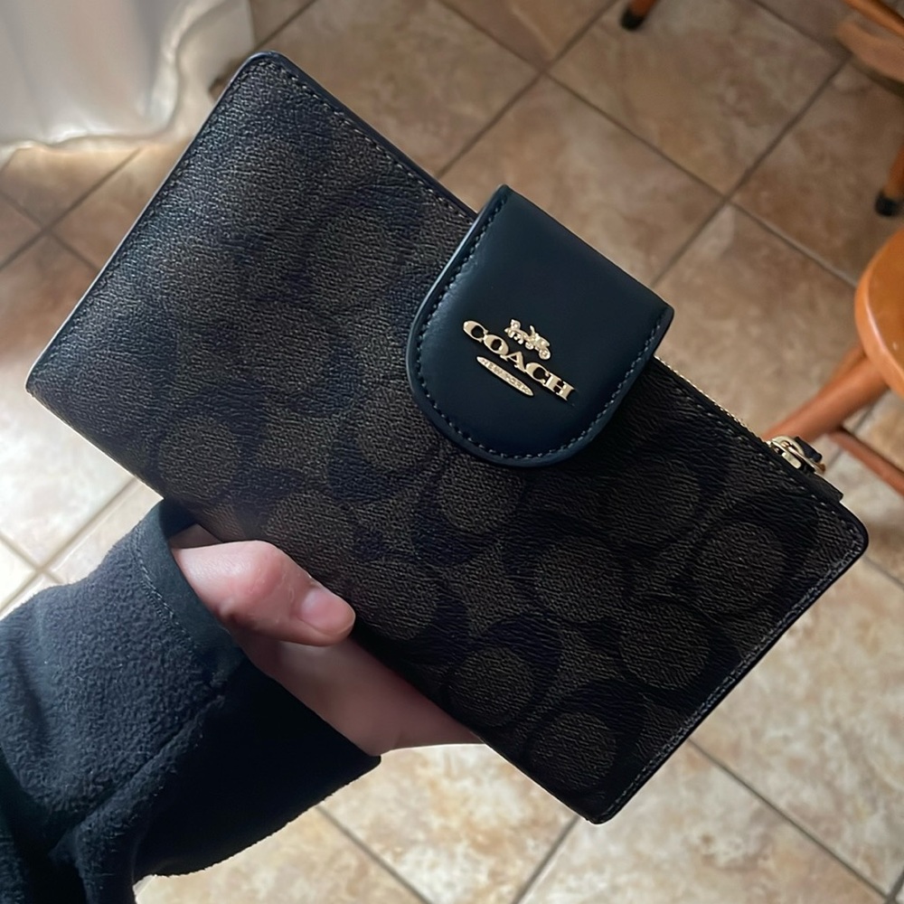 Coach wallet able to fit iPhone 12